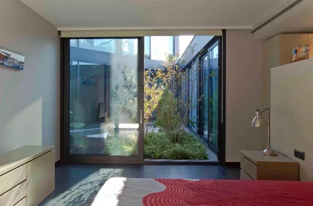 Just a short stroll from the golden beaches of Sitges and moments from the golf course, this exceptional villa spans approximately 841 m² — photo 10 of 17