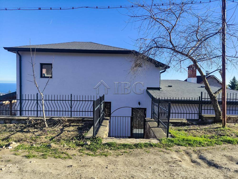 Brand New 3-bed, 3-bath house with Sea view and pool in Balchik — photo 11 of 12