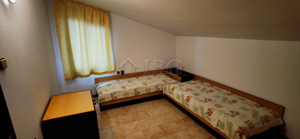 House with 3 bedrooms, BBQ and 600 m2 yard in Kosharitsa, 6 km to the beach — photo 24 of 25