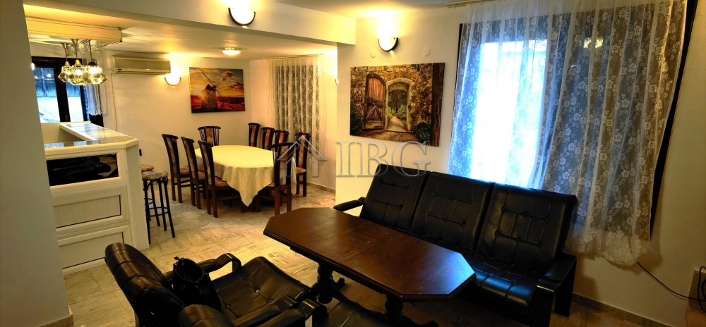 House with 3 bedrooms, BBQ and 600 m2 yard in Kosharitsa, 6 km to the beach — photo 9 of 25