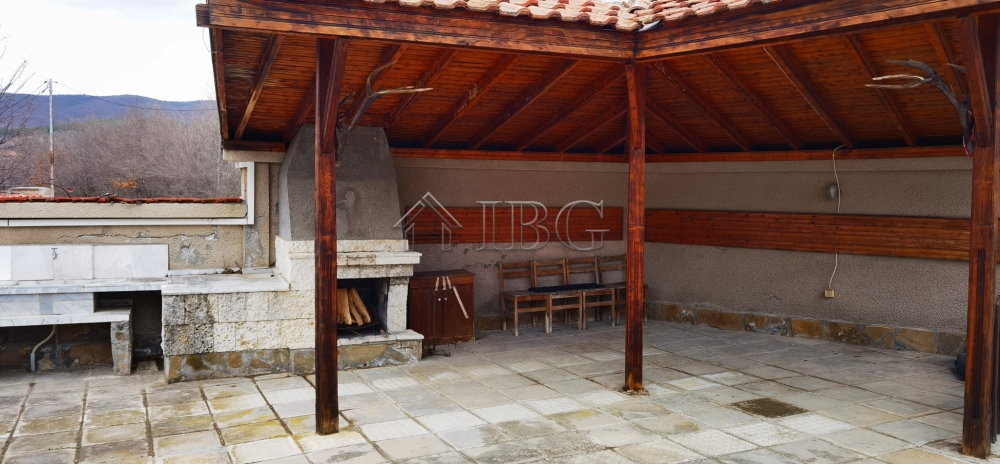 House with 3 bedrooms, BBQ and 600 m2 yard in Kosharitsa, 6 km to the beach — photo 4 of 25