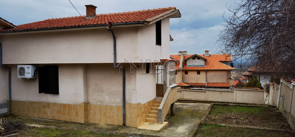 House with 3 bedrooms, BBQ and 600 m2 yard in Kosharitsa, 6 km to the beach — photo 2