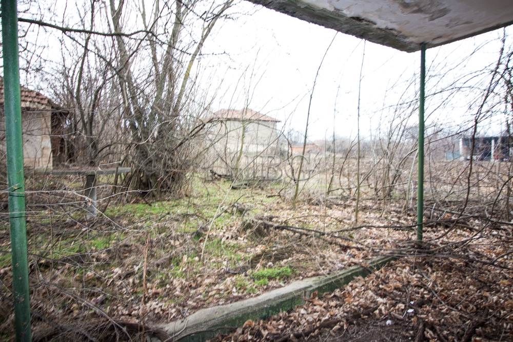 House with potential at the edge of a wonderfull village near Ruse — photo 19 of 25