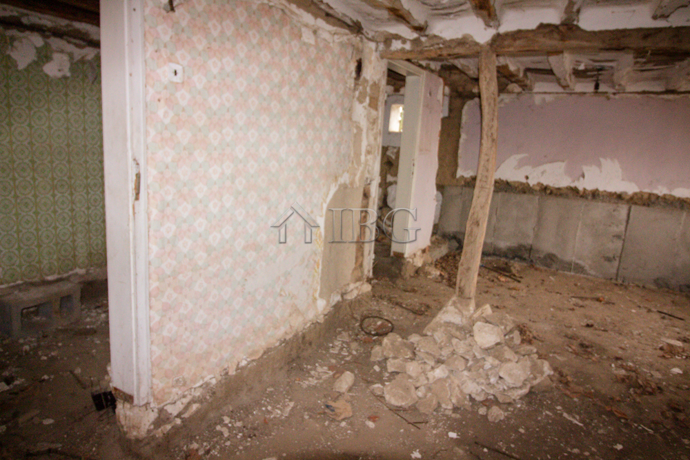 House with potential at the edge of a wonderfull village near Ruse — photo 18 of 25