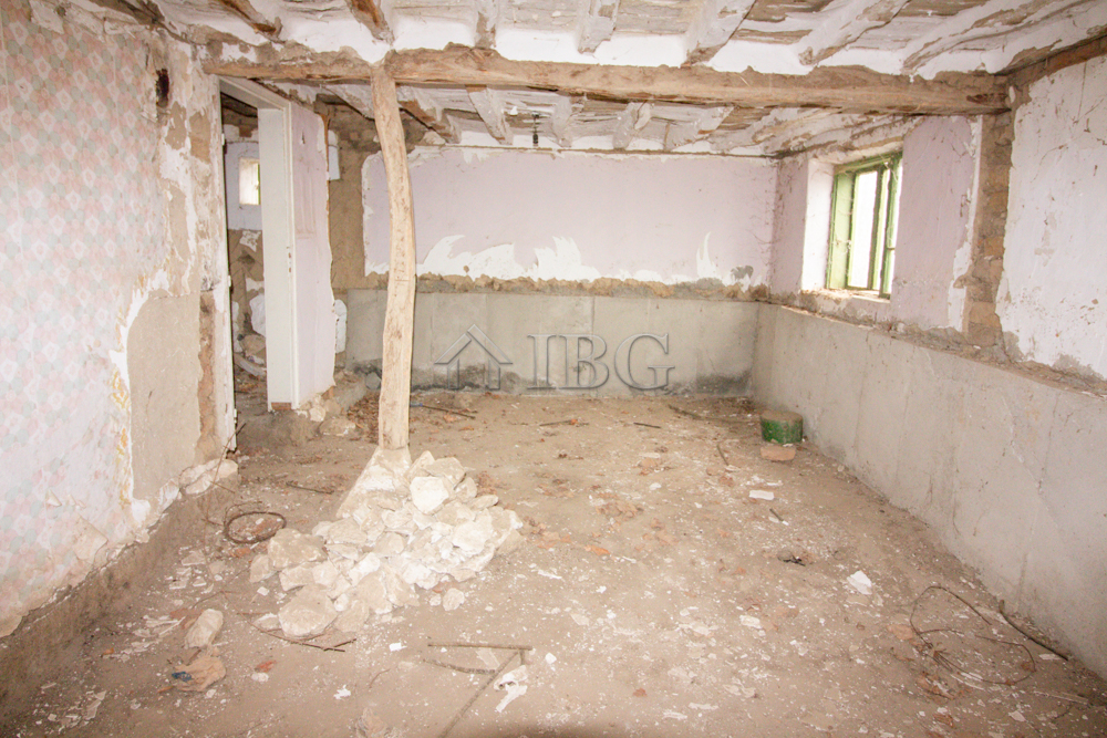 House with potential at the edge of a wonderfull village near Ruse — photo 17 of 25