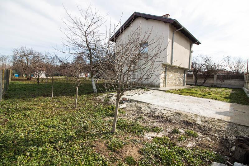 2-bed house with parking lot only 10 kilometers to the sea — photo 6 of 25