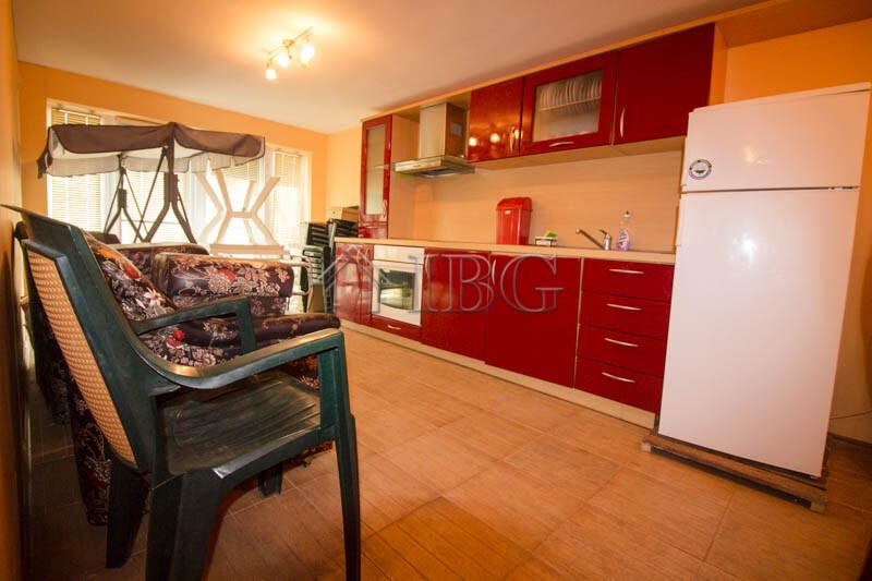 2-bed house with parking lot only 10 kilometers to the sea — photo 13 of 25