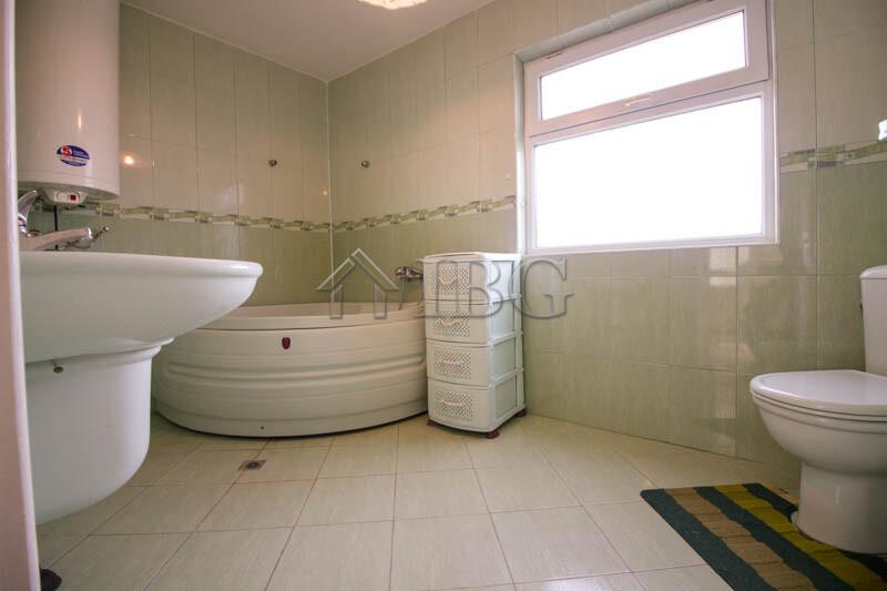 2-bed house with parking lot only 10 kilometers to the sea — photo 19 of 25