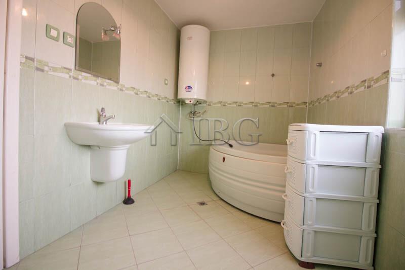 2-bed house with parking lot only 10 kilometers to the sea — photo 20 of 25