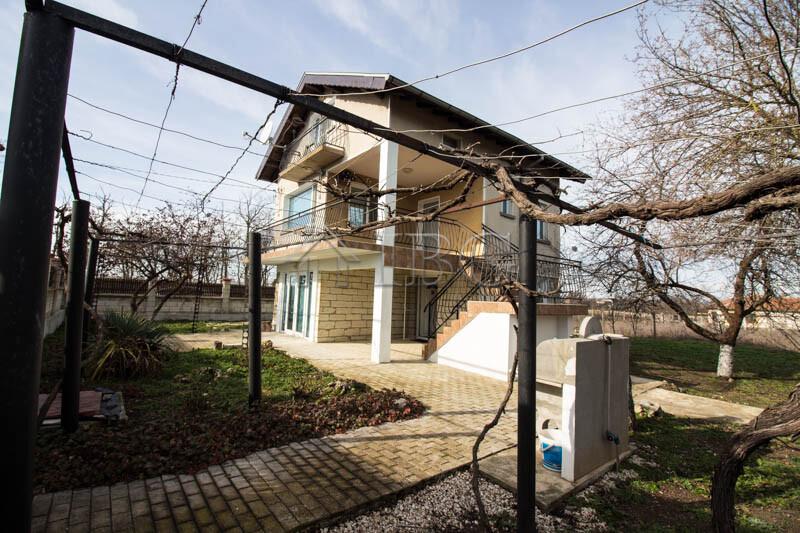 2-bed house with parking lot only 10 kilometers to the sea — main photo