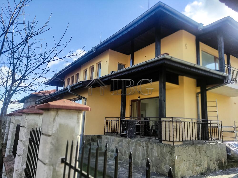Renovated 3-Bedroom Semi-detached house close to the beach — main photo