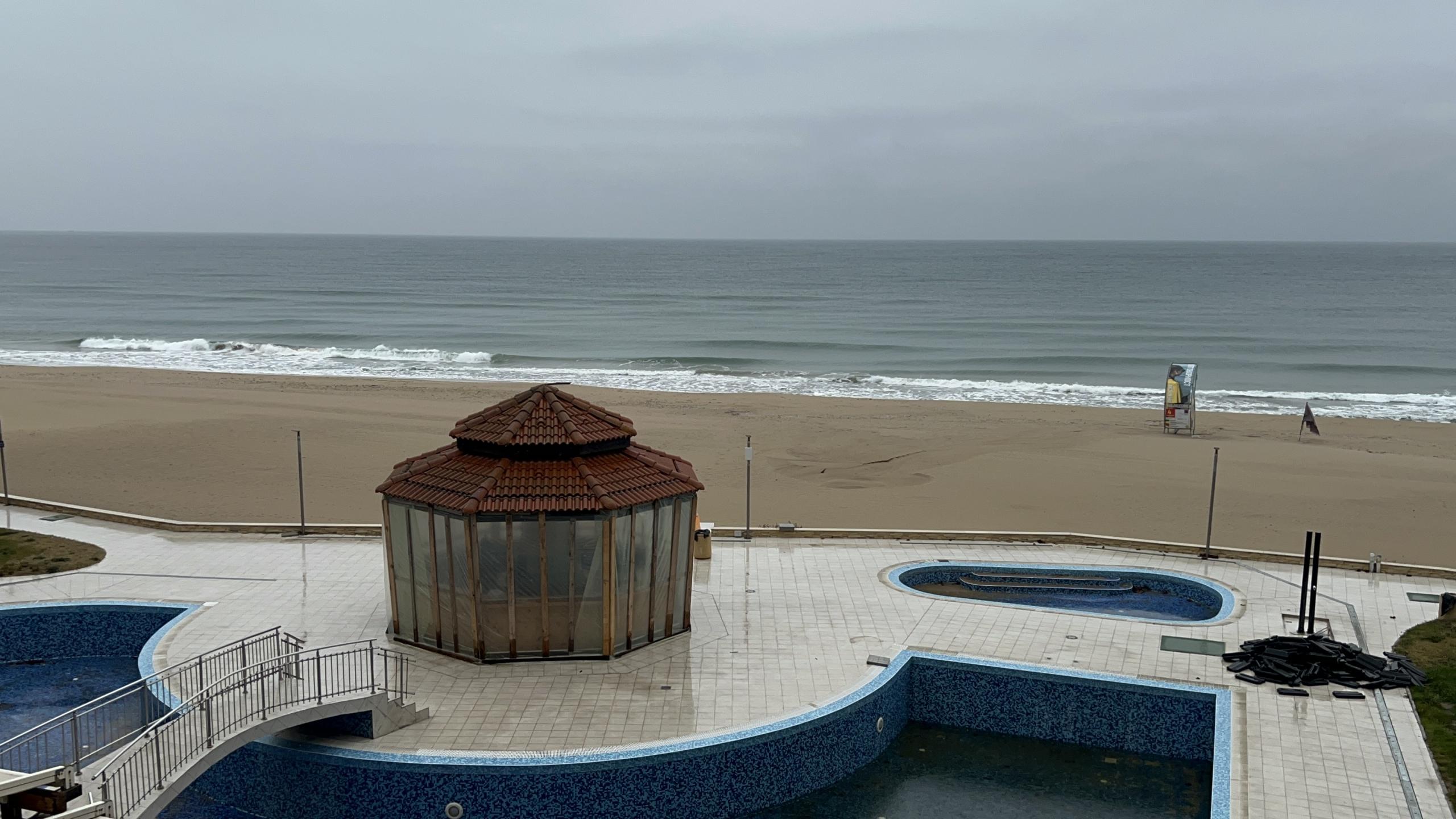 Spacious 3-Bedroom Apartment with Stunning Sea View in Obzor Beach Resort — photo 3