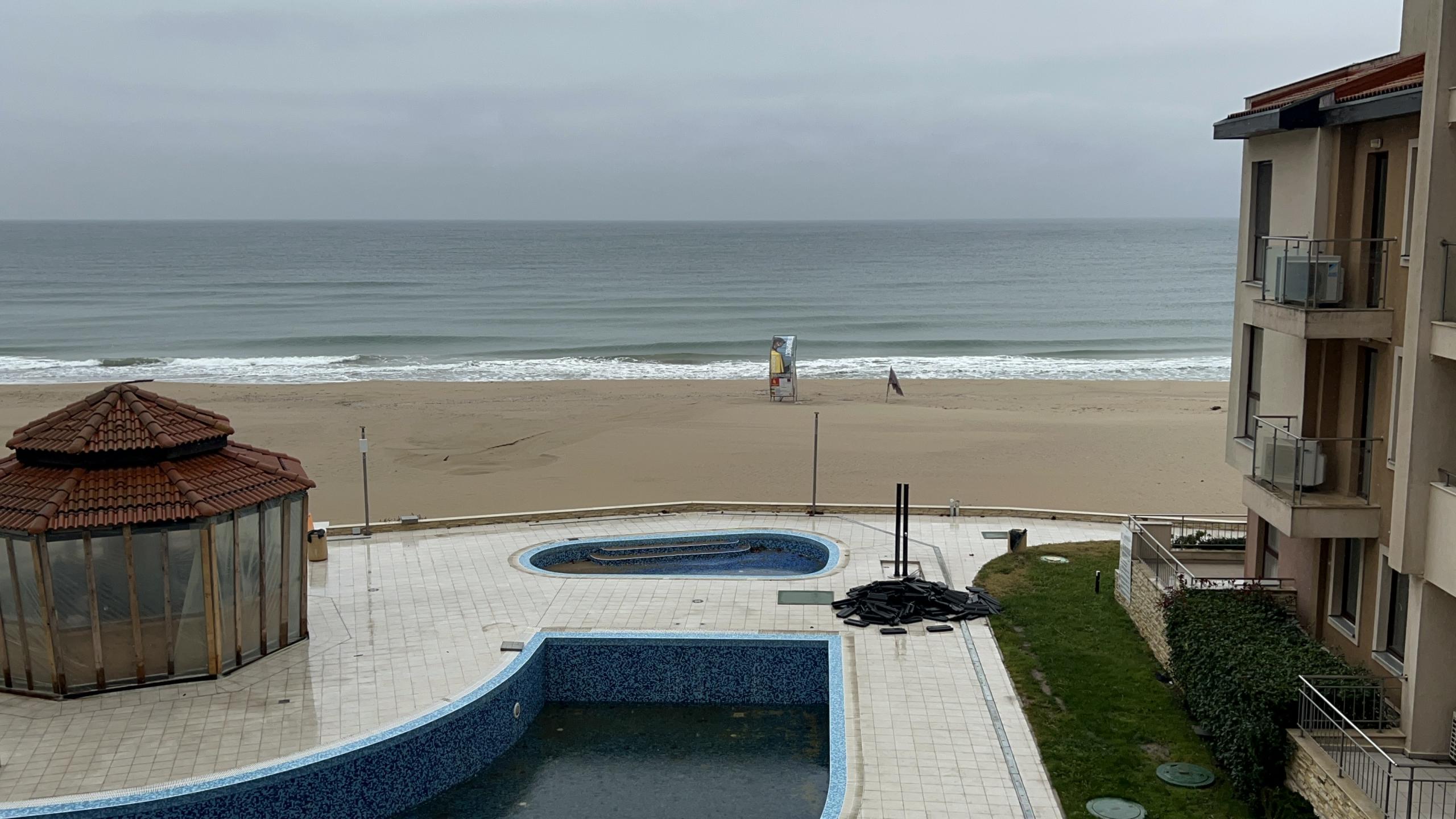 Spacious 3-Bedroom Apartment with Stunning Sea View in Obzor Beach Resort — photo 4 of 25