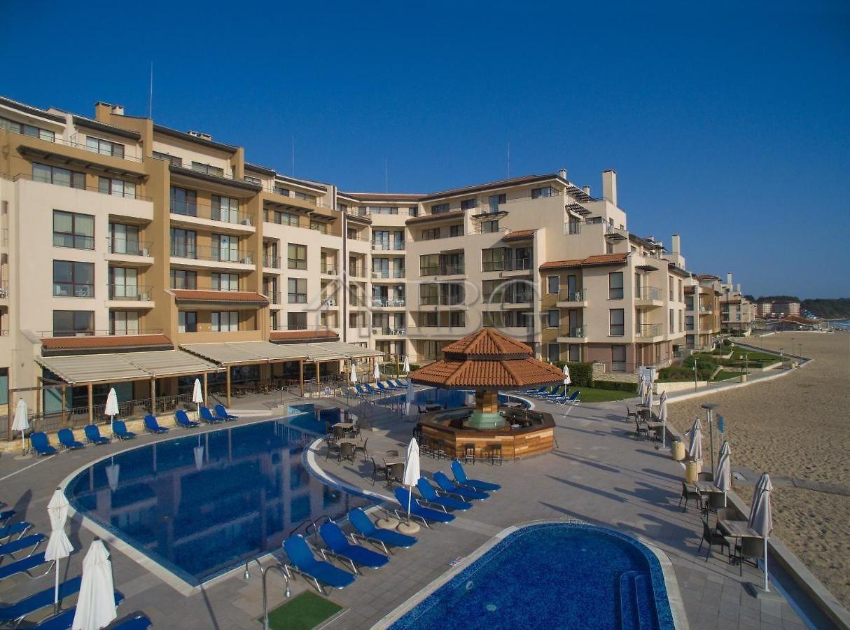 Spacious 3-Bedroom Apartment with Stunning Sea View in Obzor Beach Resort — photo 19 of 25