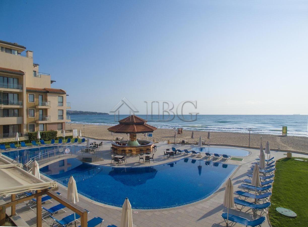 Spacious 3-Bedroom Apartment with Stunning Sea View in Obzor Beach Resort — main photo