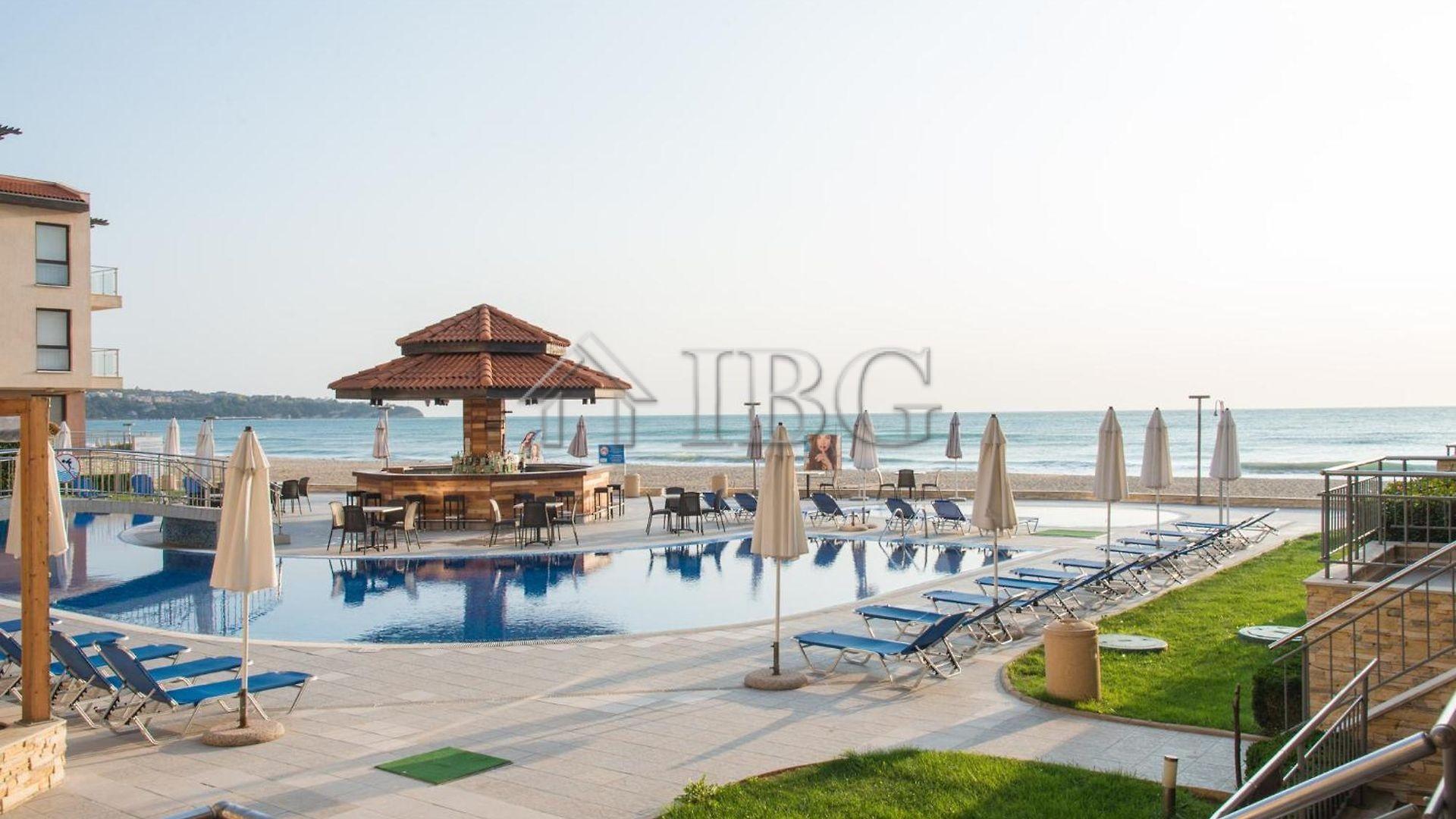 Spacious 3-Bedroom Apartment with Stunning Sea View in Obzor Beach Resort — photo 18 of 25
