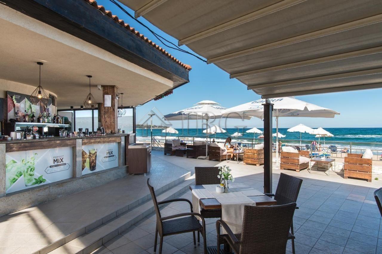 Spacious 3-Bedroom Apartment with Stunning Sea View in Obzor Beach Resort — photo 16 of 25