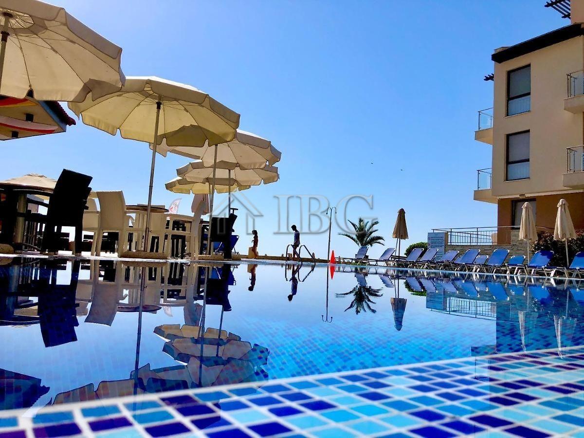 Spacious 3-Bedroom Apartment with Stunning Sea View in Obzor Beach Resort — photo 15 of 25