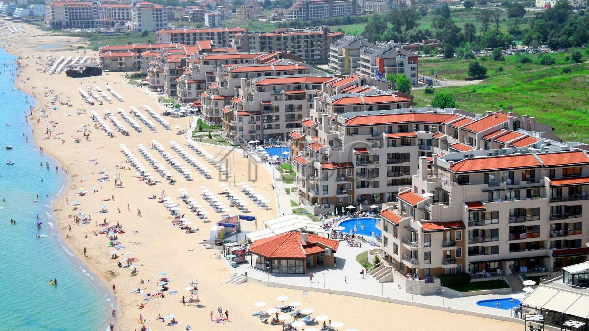 Spacious 3-Bedroom Apartment with Stunning Sea View in Obzor Beach Resort — photo 13 of 25