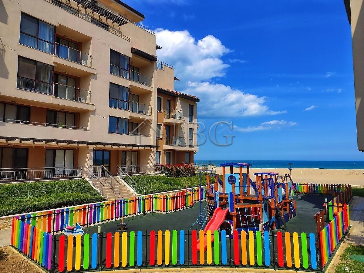 Spacious 3-Bedroom Apartment with Stunning Sea View in Obzor Beach Resort — photo 22 of 25