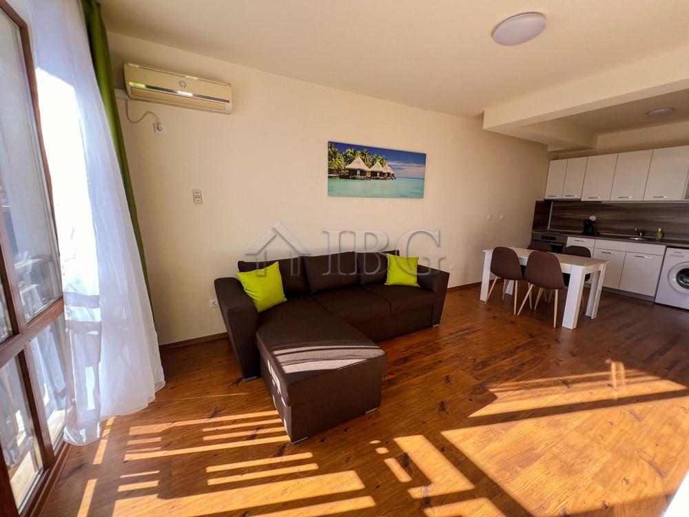 Apartment with pool and sea view in Panorama Bay 2, Sveti Vlas, 200 m from the sea — photo 13 of 23
