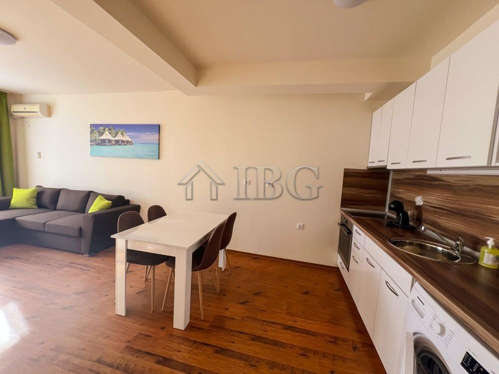 Apartment with pool and sea view in Panorama Bay 2, Sveti Vlas, 200 m from the sea — photo 3