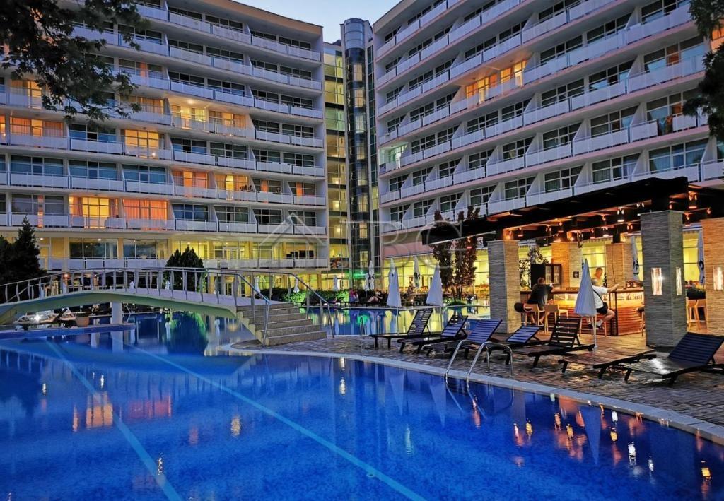 Spacious 1-Bedroom Apartment with Pool & Sea View Grand Hotel Nirvana, Sunny Beach — photo 19 of 25