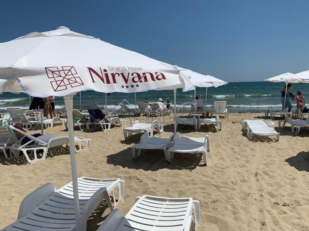 Spacious 1-Bedroom Apartment with Pool & Sea View Grand Hotel Nirvana, Sunny Beach — photo 18 of 25