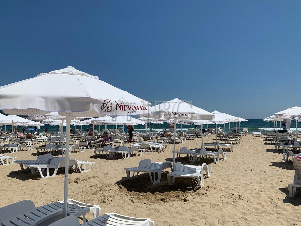 Spacious 1-Bedroom Apartment with Pool & Sea View Grand Hotel Nirvana, Sunny Beach — photo 16 of 25
