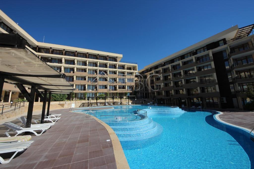 2-Room Apartment with Sea and Pool View in Luxor Complex, Sveti Vlas — photo 25 of 25