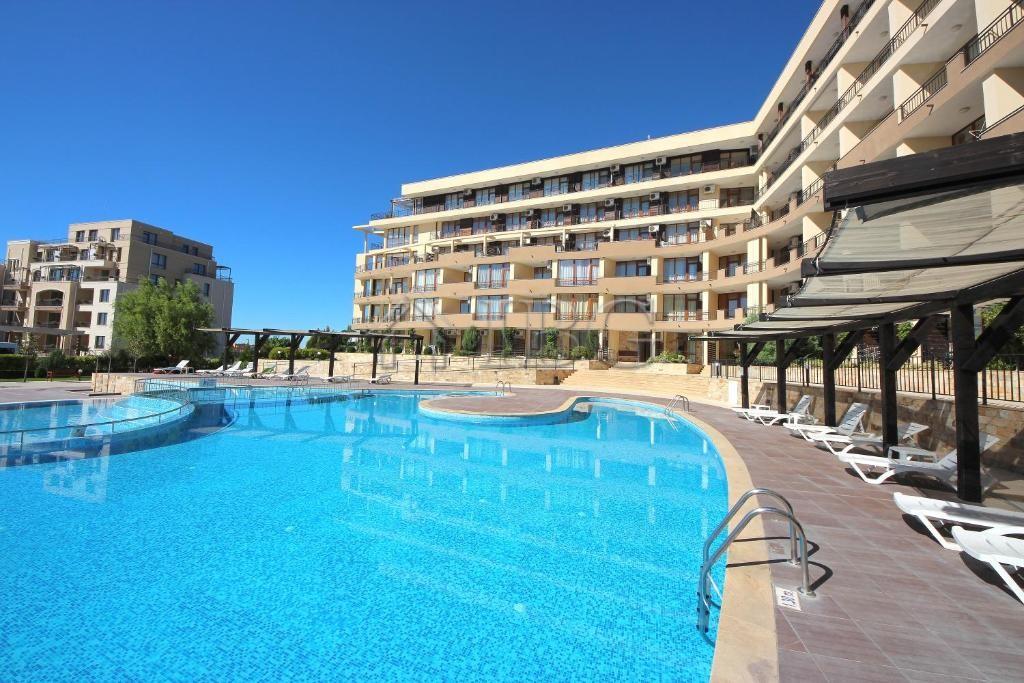 Spacious 1-Bedroom Apartment Luxor Complex, Sveti Vlas — Sveti Vlas