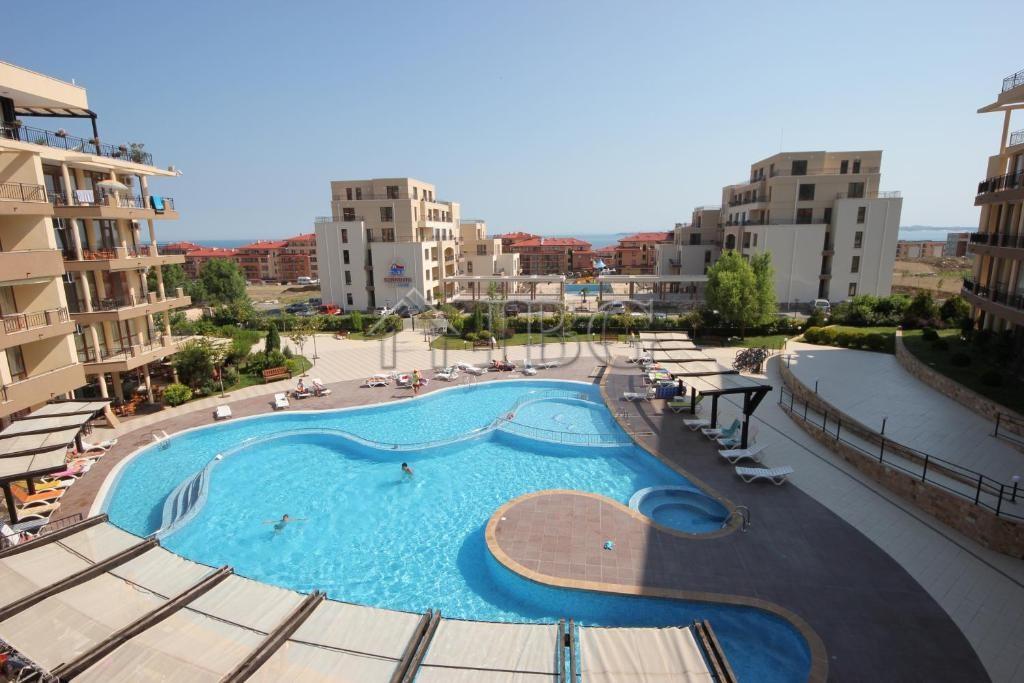 2-Room Apartment with Sea and Pool View in Luxor Complex, Sveti Vlas — photo 16 of 25