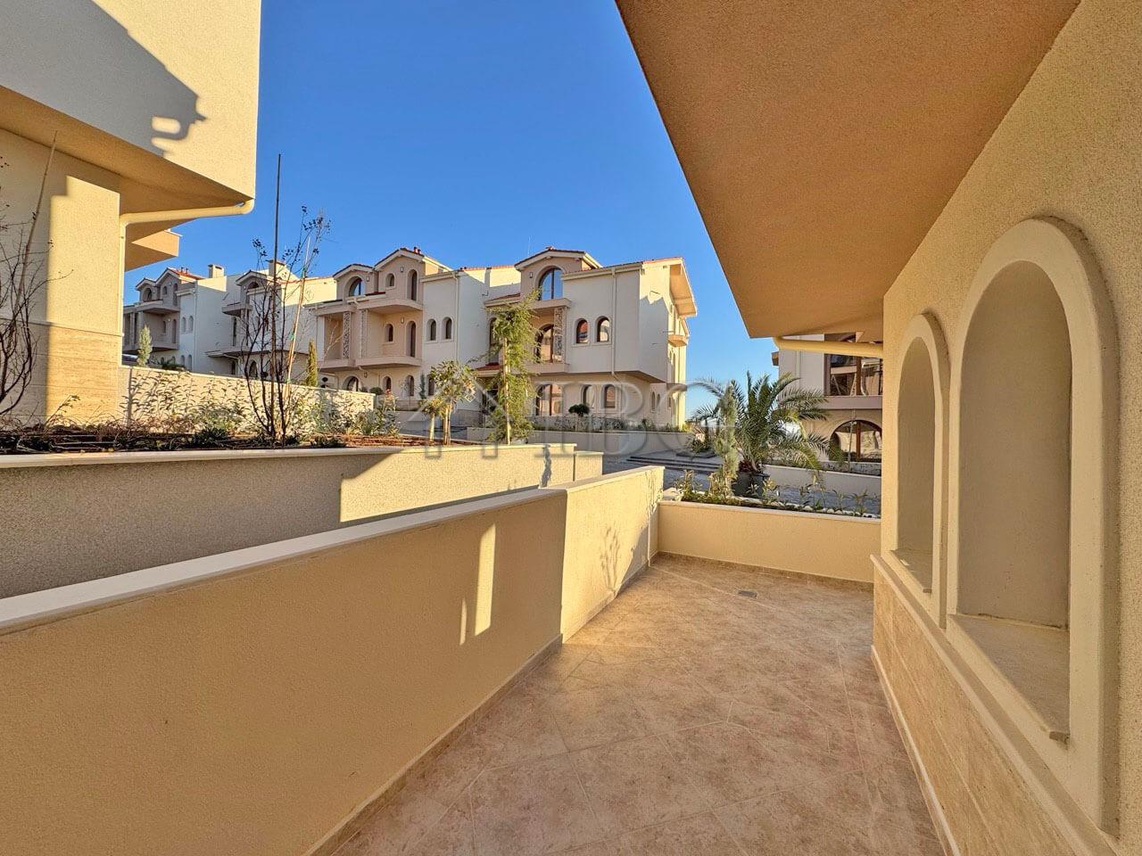 Spacious 1-Bedroom Apartment with Large Terrace in Grand Village Complex, Kosharitsa — photo 2