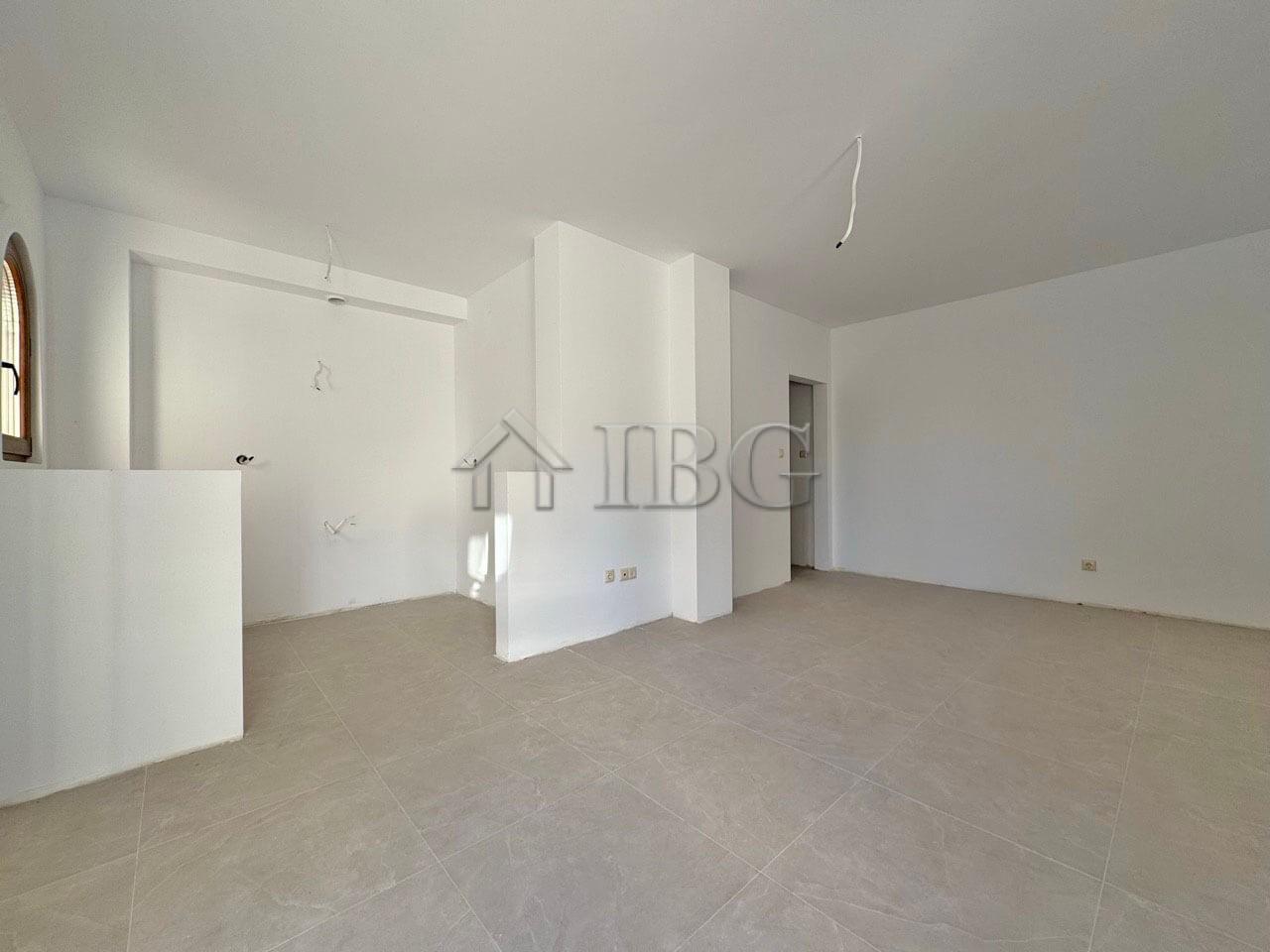 Spacious 1-Bedroom Apartment with Large Terrace in Grand Village Complex, Kosharitsa — photo 3