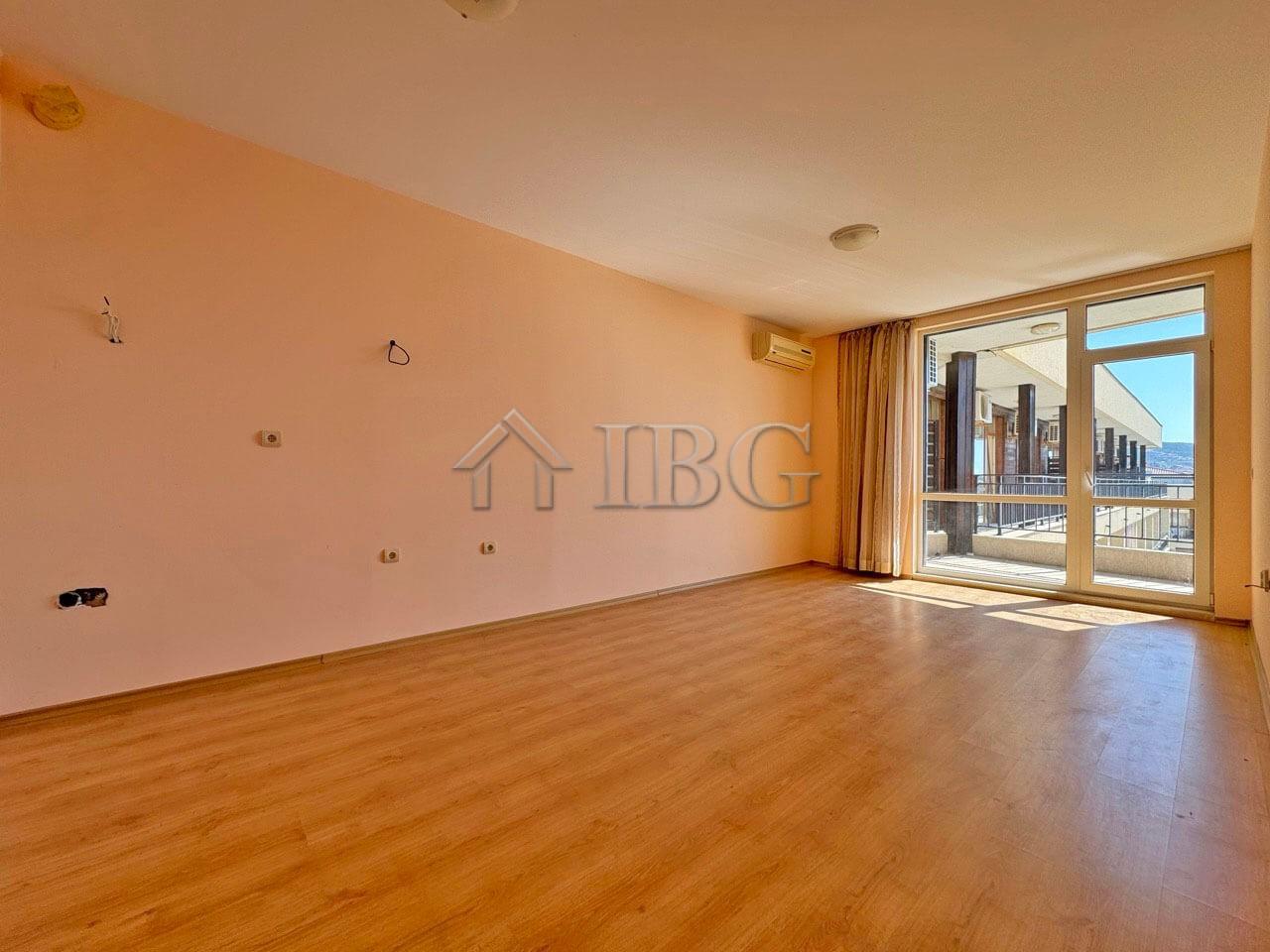 2-Room Apartment with Sea and Pool View in Luxor Complex, Sveti Vlas — photo 5 of 25