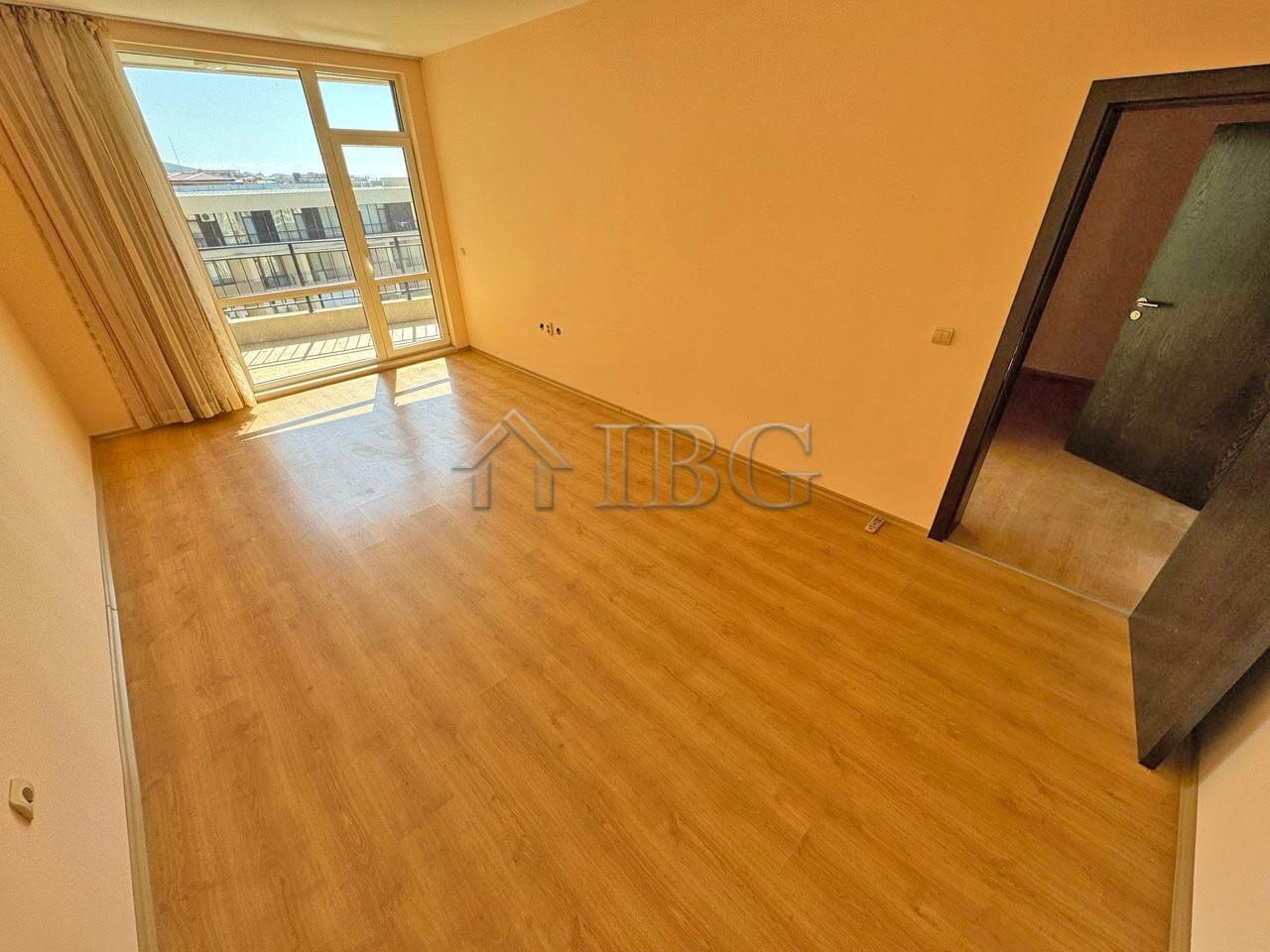 2-Room Apartment with Sea and Pool View in Luxor Complex, Sveti Vlas — photo 6 of 25
