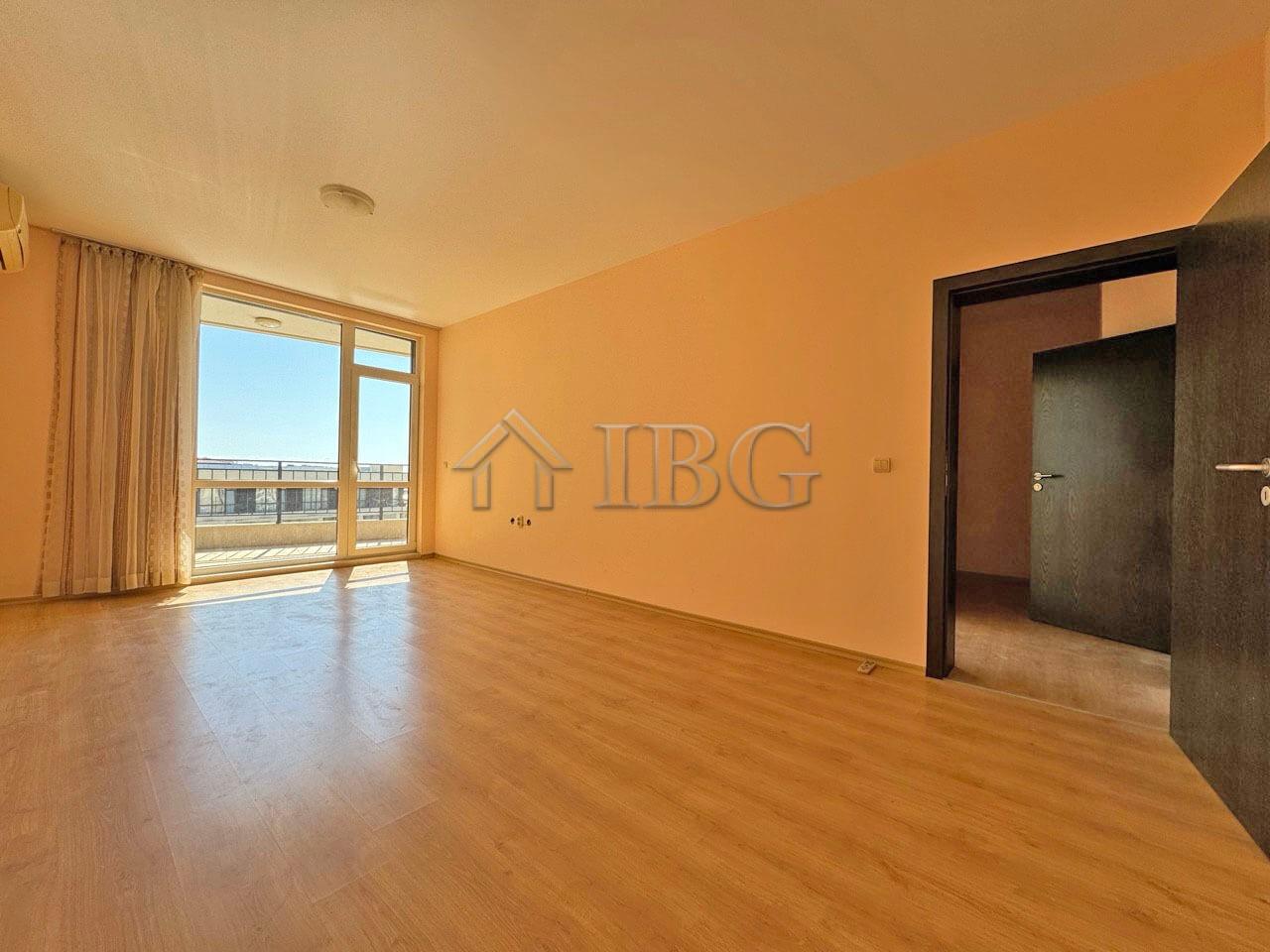 2-Room Apartment with Sea and Pool View in Luxor Complex, Sveti Vlas — photo 7 of 25