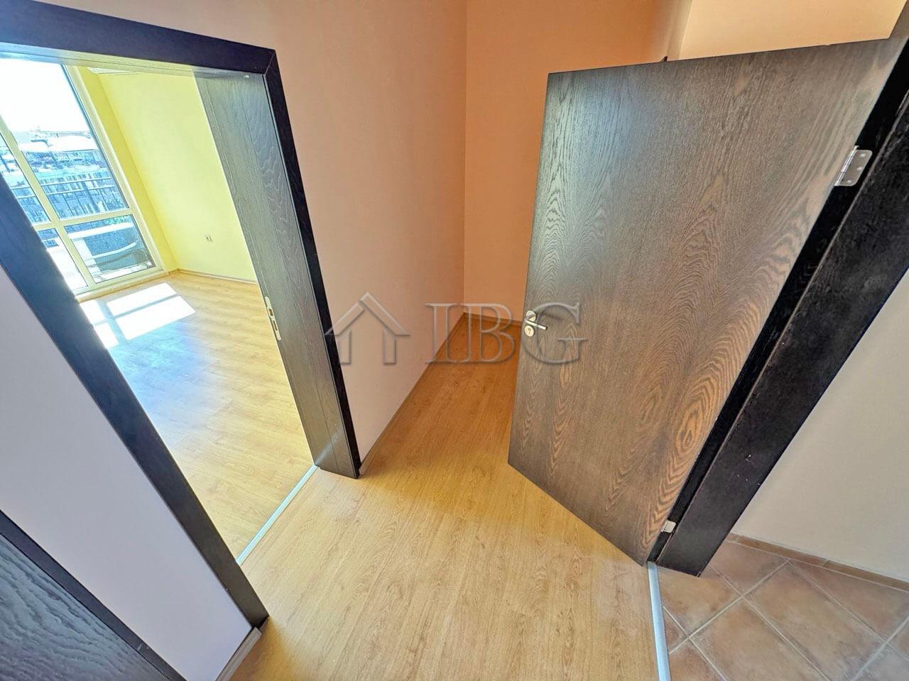 2-Room Apartment with Sea and Pool View in Luxor Complex, Sveti Vlas — photo 8 of 25