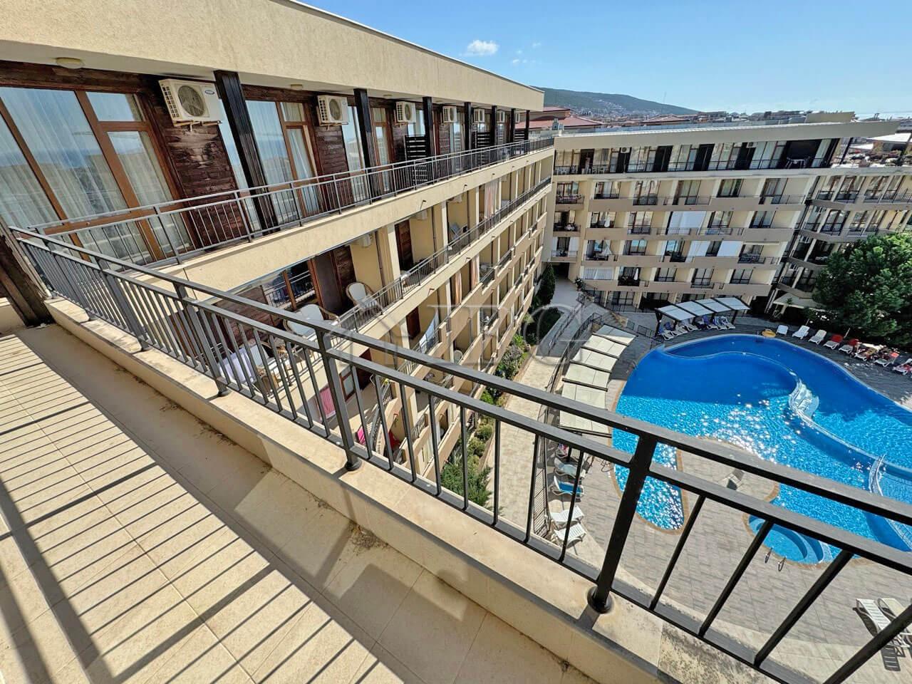 2-Room Apartment with Sea and Pool View in Luxor Complex, Sveti Vlas — photo 2