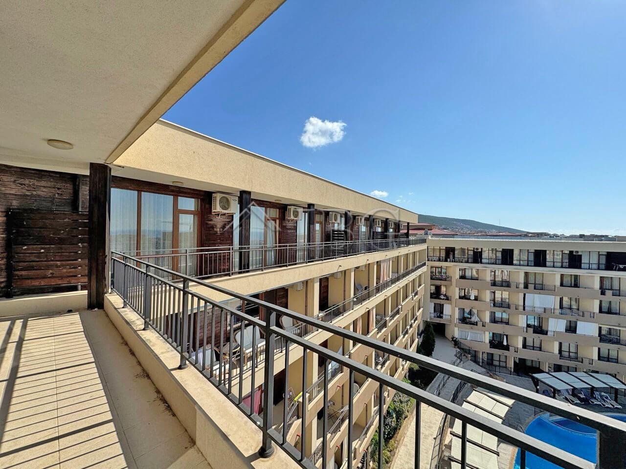 2-Room Apartment with Sea and Pool View in Luxor Complex, Sveti Vlas — photo 4 of 25