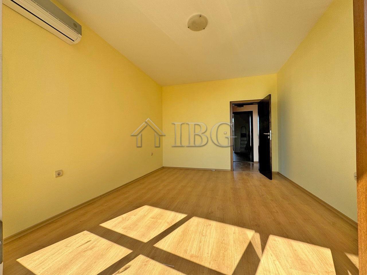 2-Room Apartment with Sea and Pool View in Luxor Complex, Sveti Vlas — photo 9 of 25