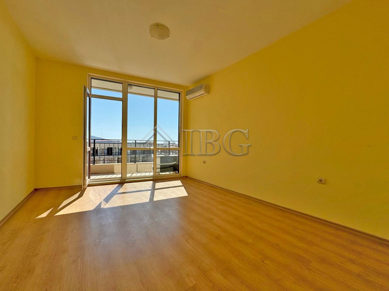 2-Room Apartment with Sea and Pool View in Luxor Complex, Sveti Vlas — photo 10 of 25