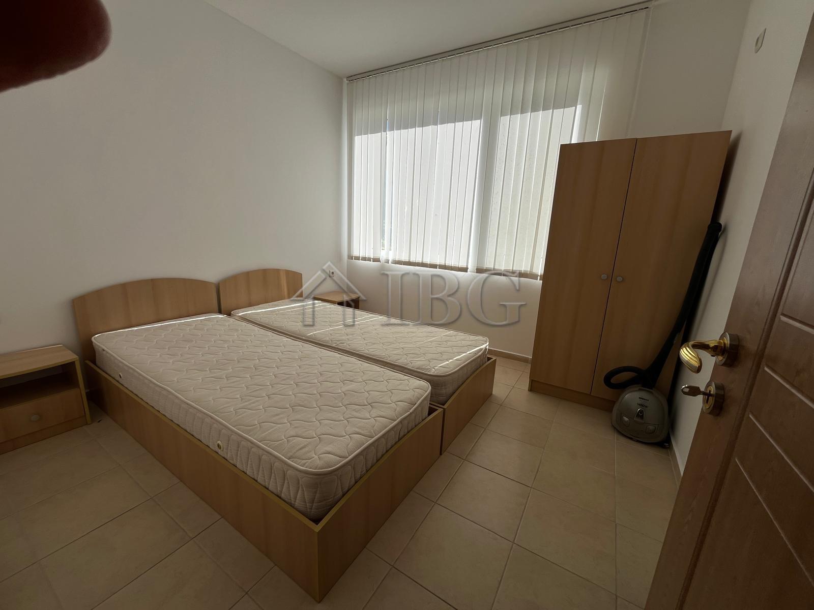 Spacious Two-Bedroom Apartment with Pool View in “Solo 1” Complex, Sveti Vlas — photo 8 of 15