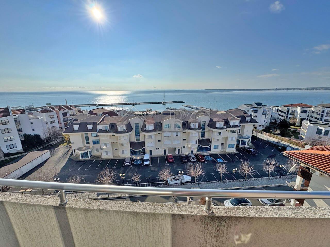 Two-Bedroom Apartment with Sea View in the Complex “Lazur 5”, Sveti Vlas — photo 7 of 20