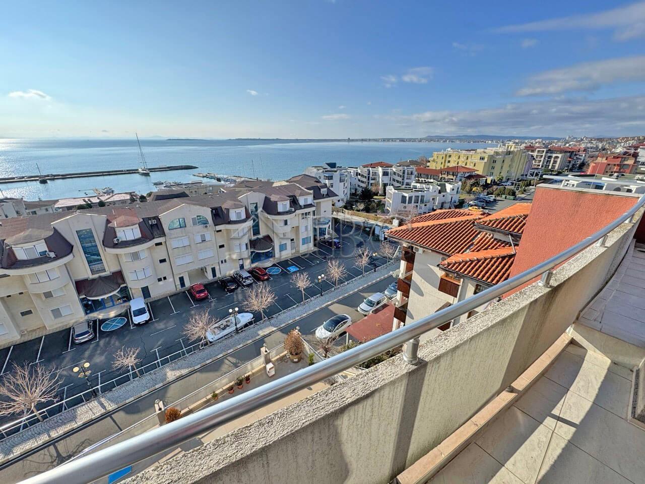 Two-Bedroom Apartment with Sea View in the Complex “Lazur 5”, Sveti Vlas — photo 8 of 20