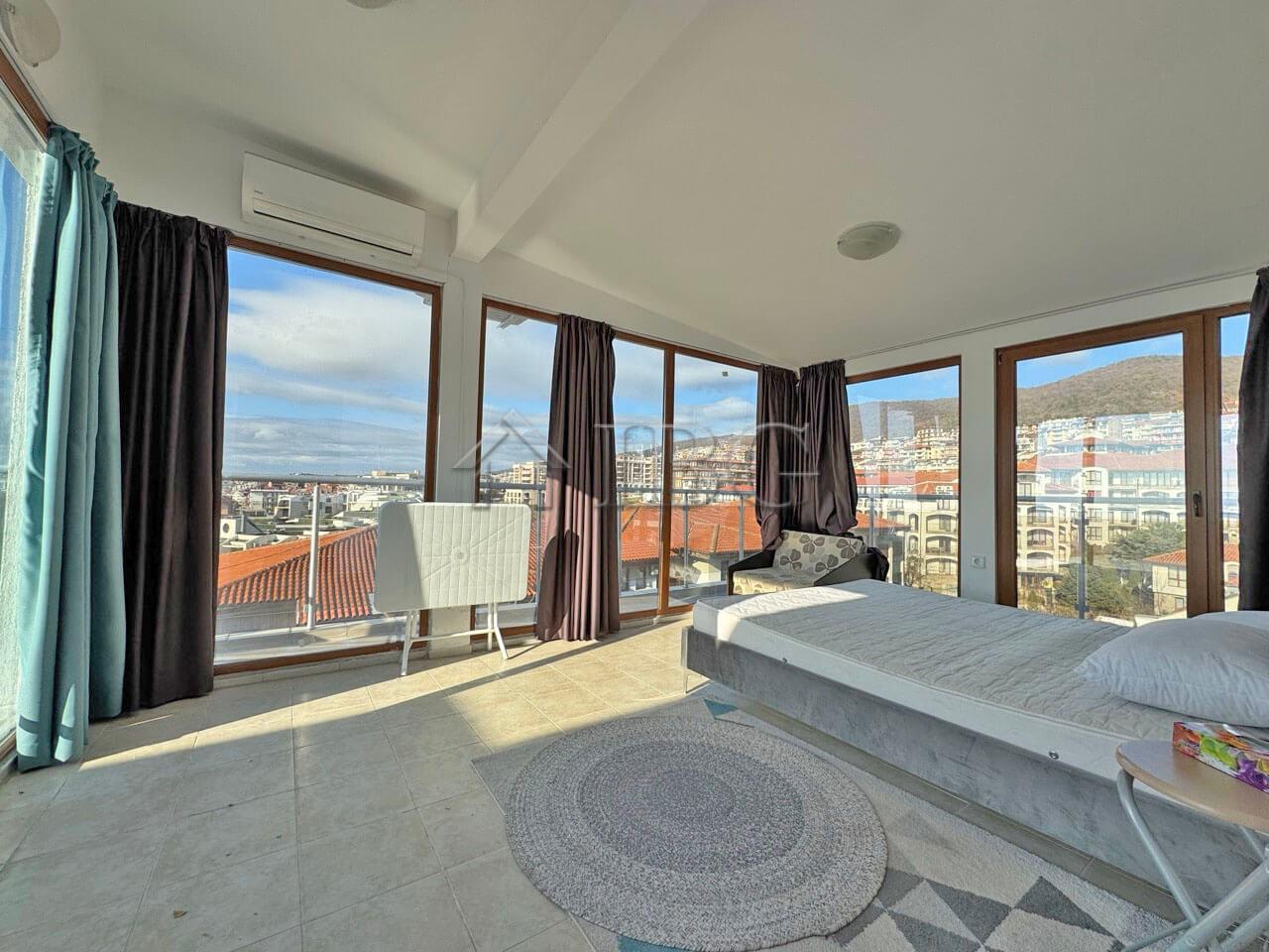 Two-Bedroom Apartment with Sea View in the Complex “Lazur 5”, Sveti Vlas — photo 10 of 20