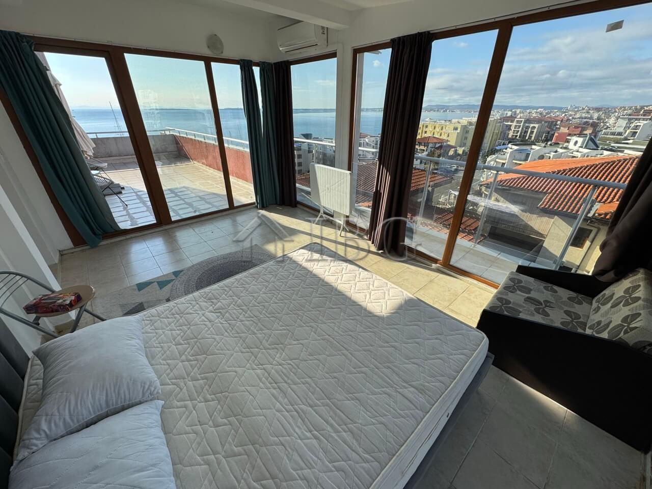 Two-Bedroom Apartment with Sea View in the Complex “Lazur 5”, Sveti Vlas — photo 12 of 20