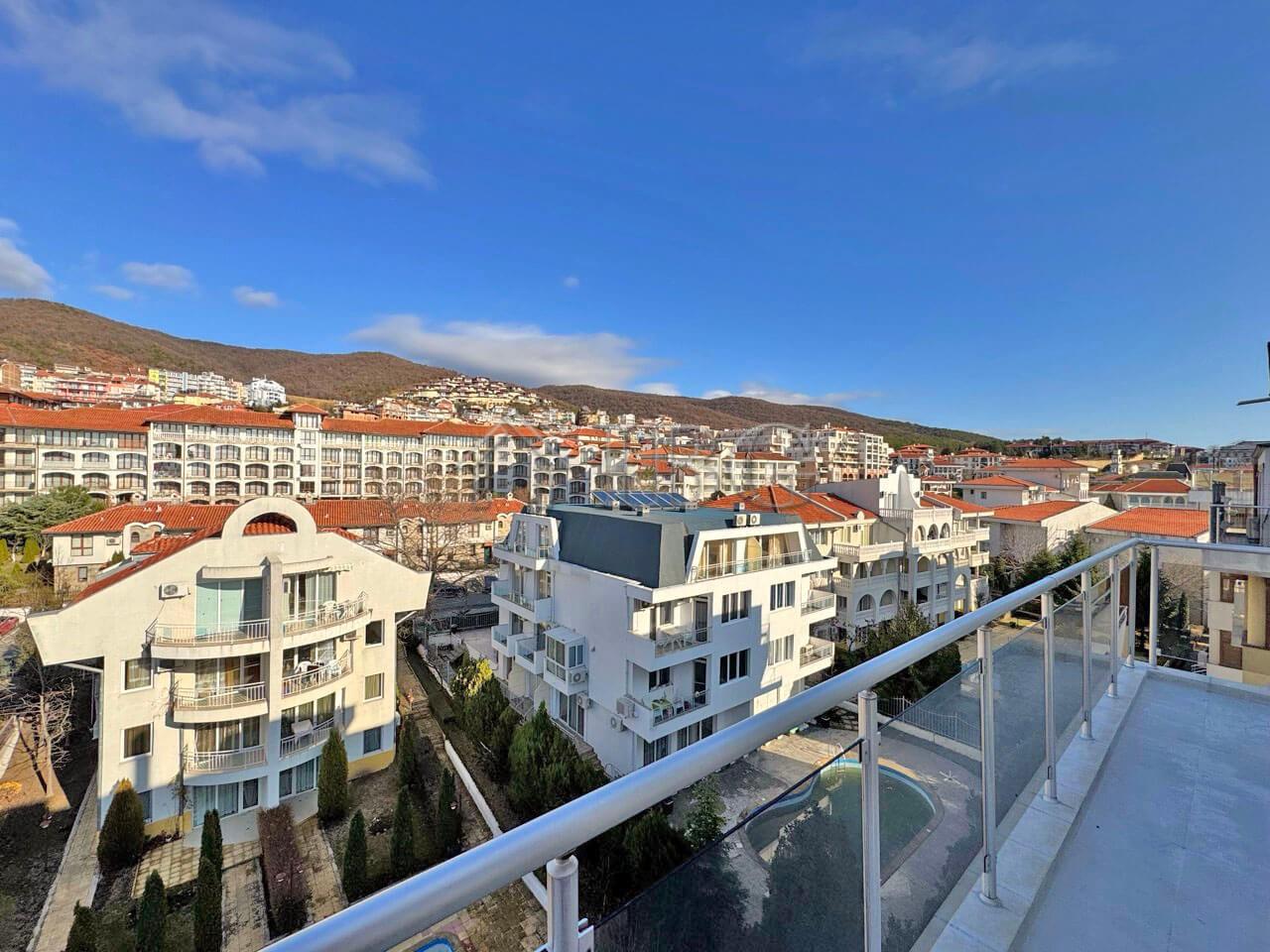 Two-Bedroom Apartment with Sea View in the Complex “Lazur 5”, Sveti Vlas — photo 13 of 20