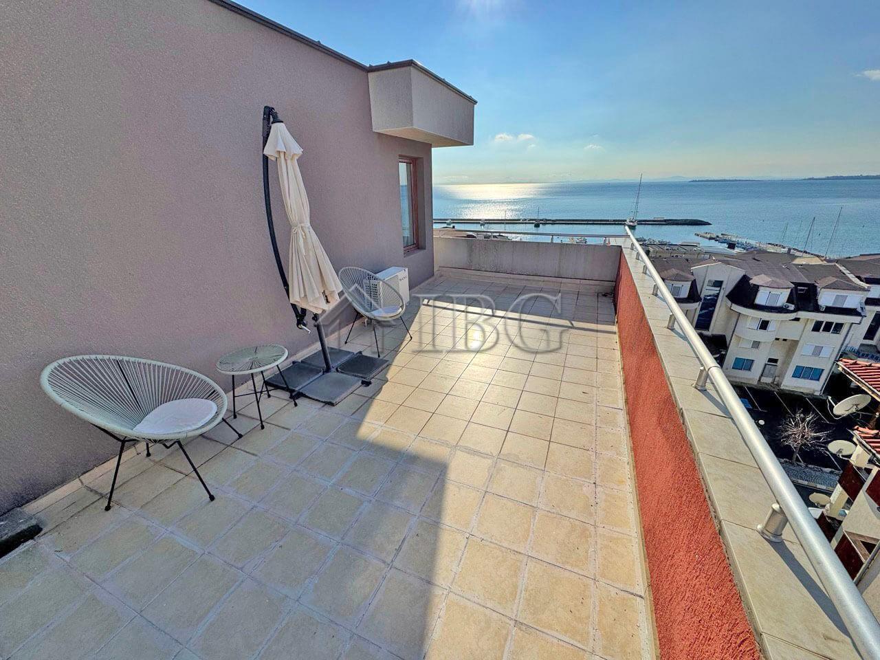Two-Bedroom Apartment with Sea View in the Complex “Lazur 5”, Sveti Vlas — photo 16 of 20