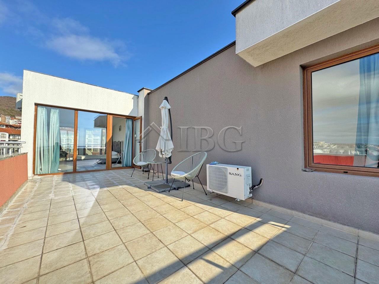 Two-Bedroom Apartment with Sea View in the Complex “Lazur 5”, Sveti Vlas — photo 17 of 20